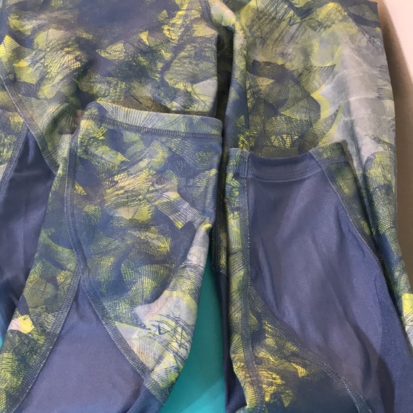 $48 UNDER ARMOUR Athletic Leggings Medium - Picture 6 of 8